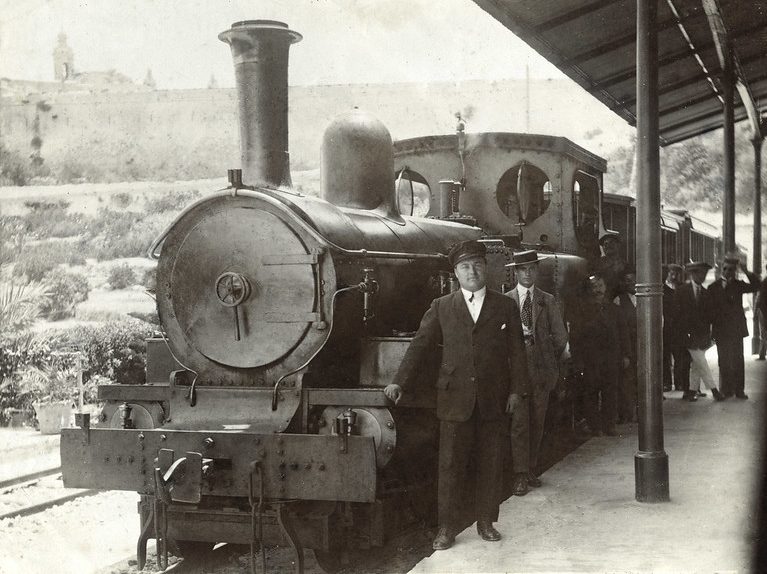 A detailed view of No.8 with various members of Malta Railway staff and passengers posing at Museum Station, circa 1912.