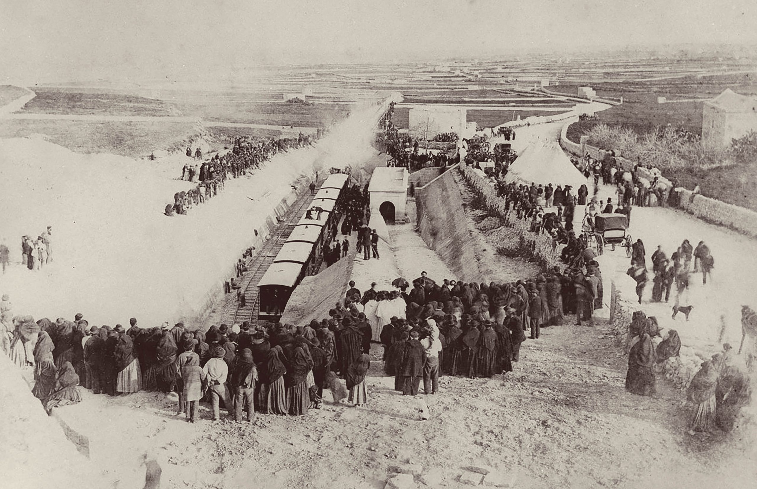 After speeches and champagne in the tents seen erected on Racecourse Road, the inaugural party return to the train ahead of its return to Valletta at 4pm.