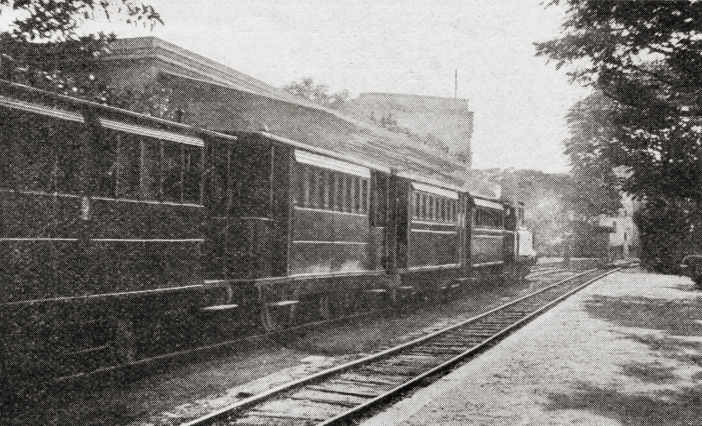 A series of photographs were taken in 1912 to illustrate an article on the Malta Railway published in The Railway Magazine. Here, a typical scene at Hamrun station looking from the Valletta platform.