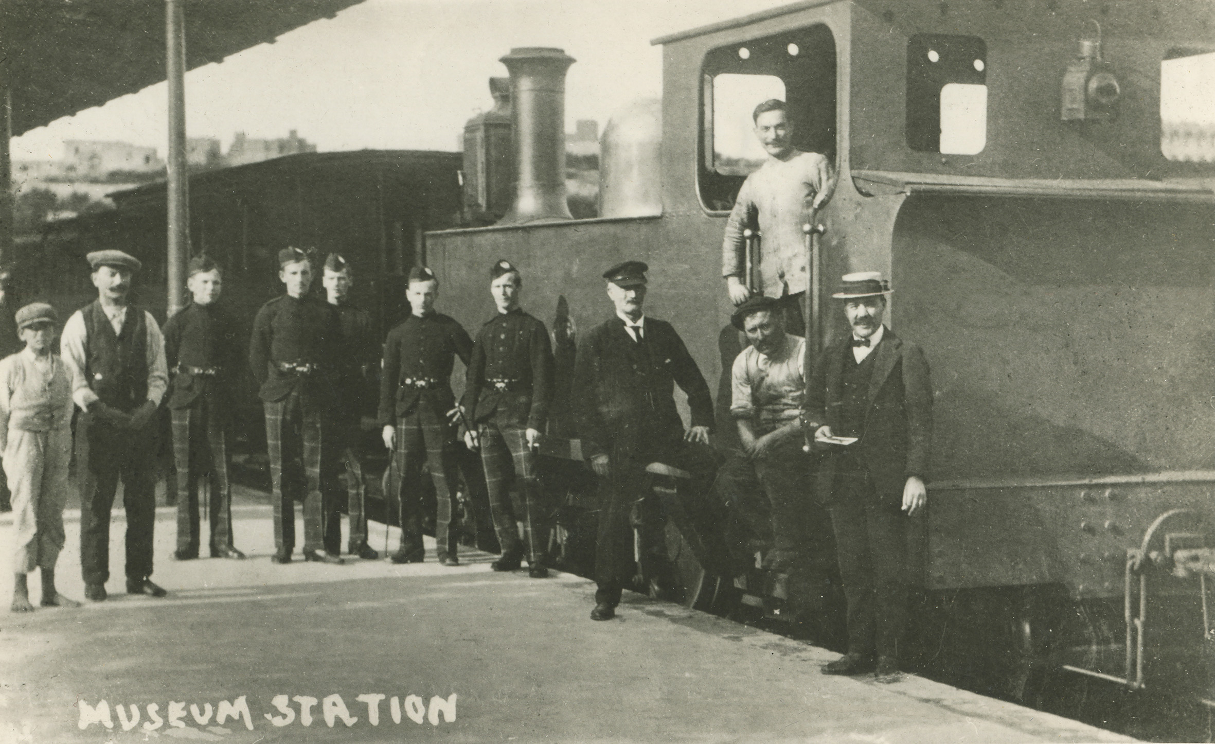 Engine No.5 at Museum station with a crowd of young soldiers, from their uniforms likely the 2nd/The Cameronians (Scottish Rifles), stationed at Mtarfa barracks between 1911 and 1914. In September 1914 they returned to England before being almost annihilated on the battlefields of France later that same year.