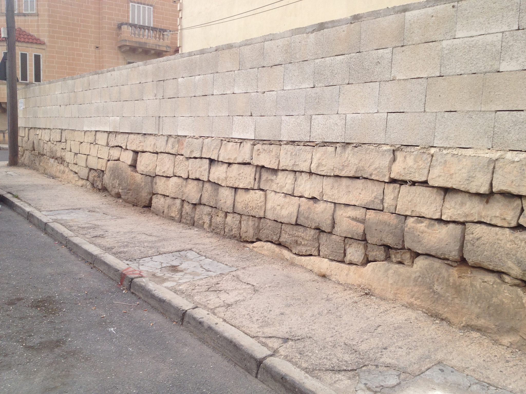 The surviving section of cutting wall, with the characteristic stepped keying-in of blocks with the exposed bedrock. The top four courses of concrete blocks are modern. With apologies to Edward Said.